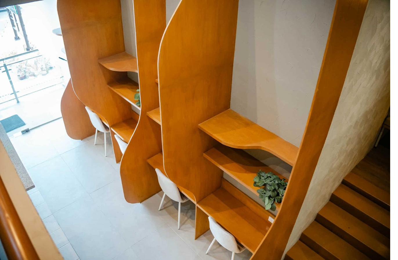 Curved wooden focus pod dividers