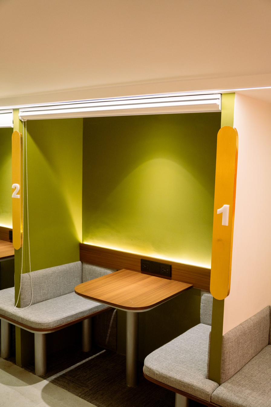 Two-seater green booth