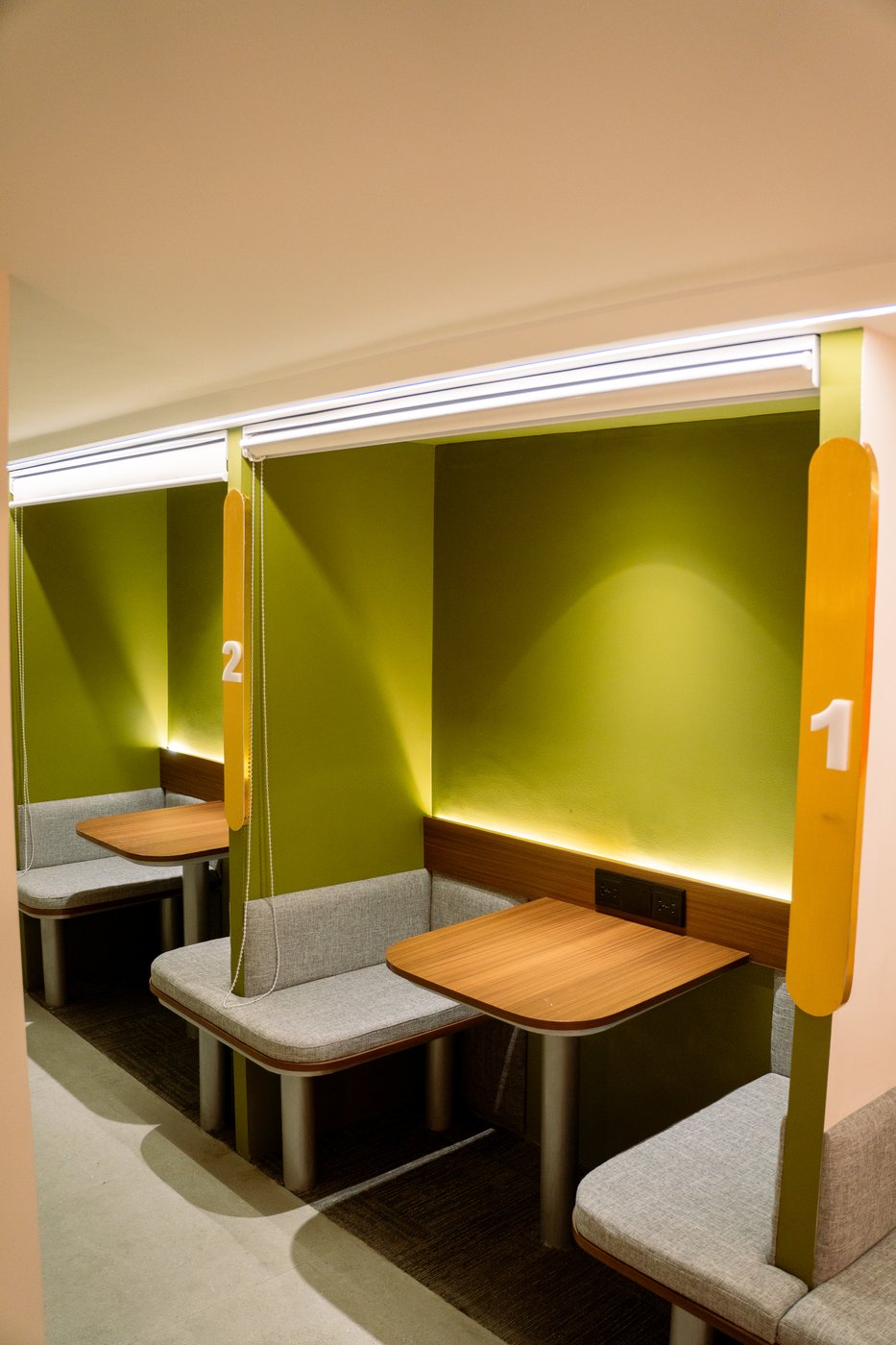 Green 2-seater booth detail