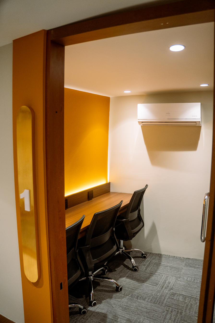 3-seater room from the doorway